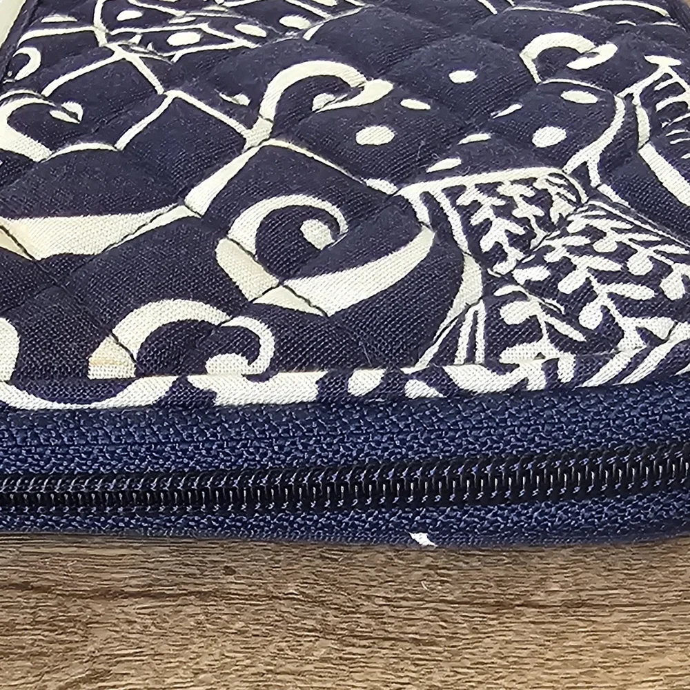 Vera Bradley Twirly Birds Navy Blue & White Quilted Sleeve E-Reader Small Tablet